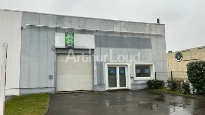 Location local commercial 269 m2 à Coquelles au cœur de la zone Auchan avec forte visibilité - Offre immobilière - Arthur Loyd