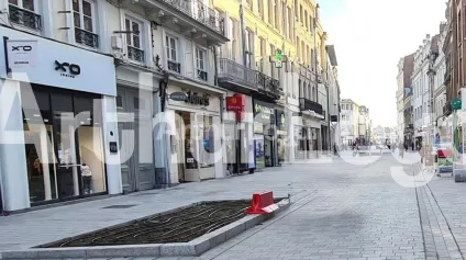 Location local commercial à Douai centre-ville avec forte visibilité piétonne - Offre immobilière - Arthur Loyd