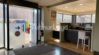 Local commercial de 176 m&sup2; &agrave; c&eacute;der &agrave; Loos emplacement strat&eacute;gique avec forte visibilit&eacute; - Offre immobilière - Arthur Loyd