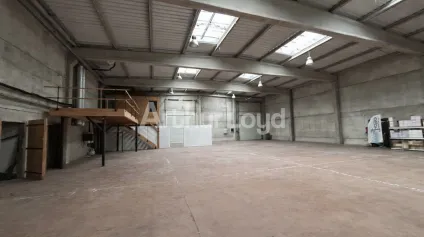 Entrepôt à vendre à Orchies avec bureaux modernes et accès poids lourds - Offre immobilière - Arthur Loyd