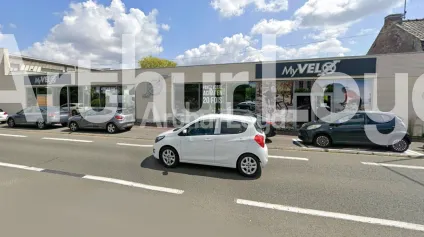 Location local commercial Bondues 208 m2 vitrine sur axe passant - Offre immobilière - Arthur Loyd