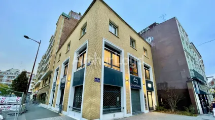 À LOUER - 140 m² de bureaux ou local commercial + 140 m² de sous-sol aménagé - Rue Pierre Mauroy, Lille - Offre immobilière - Arthur Loyd