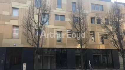 Local commercial à louer Valenciennes centre avec grande vitrine et terrasse - Offre immobilière - Arthur Loyd