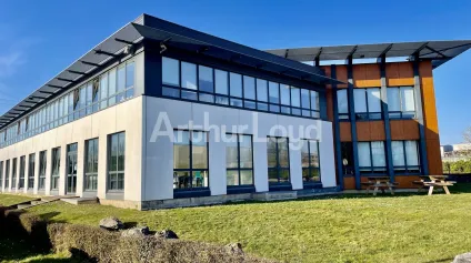 Bureaux à louer Marcq-en-Baroeul espaces rénovés lumineux et parking privé - Offre immobilière - Arthur Loyd