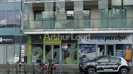 Local commercial à louer Roubaix axe passant accès tramway visibilité - Offre immobilière - Arthur Loyd