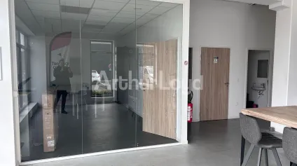 Local d&rsquo;activit&eacute; &agrave; louer &agrave; Lesquin avec entrep&ocirc;t acc&egrave;s plain-pied et bureaux - Offre immobilière - Arthur Loyd