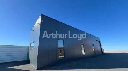 Entrepôt neuf à louer à Petite-Forêt accès poids lourds et porte sectionnelle - Offre immobilière - Arthur Loyd