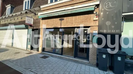 Local commercial &agrave; louer &agrave; Leers centre-ville vitrine et climatisation neuve - Offre immobilière - Arthur Loyd
