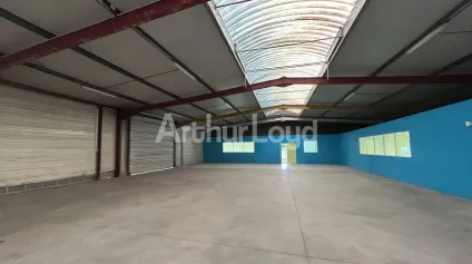 Entrep&ocirc;t &agrave; louer &agrave; Orchies acc&egrave;s autoroute avec portes sectionnelles &eacute;lectriques - Offre immobilière - Arthur Loyd