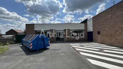 Local commercial à louer à Wavrechain-sous-Denain parking et grande surface - Offre immobilière - Arthur Loyd