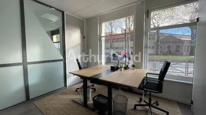 IMMEUBLE DE BUREAUX A VENDRE OU A LOUER AVEC LINEAIRE SUR RUE ET EXCELLENTE VISIBILITE - Offre immobilière - Arthur Loyd