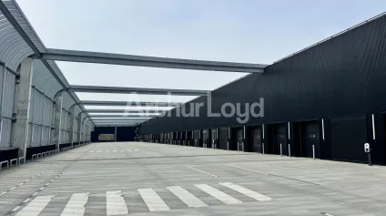 Zone logistique de LEZENNES bâtiment emblématique de logistique urbaine constitué d'un bâtiment rassemblant des halles d'activités logistiques. - Offre immobilière - Arthur Loyd