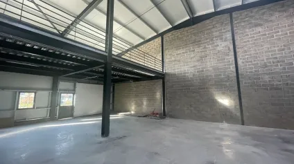 A VENDRE LOCAUX D'ACTIVITÉ LABOISSIERE EN THELLE - MÉRU - Offre immobilière - Arthur Loyd