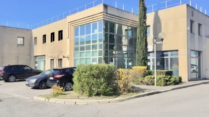 En EXCLUSIVITE - Locaux mixtes &agrave; louer sur le P&ocirc;le d'activit&eacute;s d'AIX EN PROVENCE - Offre immobilière - Arthur Loyd