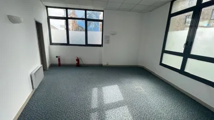 BUREAUX A LOUER LESNEVEN CENTRE VILLE - Offre immobilière - Arthur Loyd