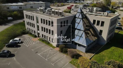 Bureaux à louer à Sassenage dans immeuble rénové et espaces verts - Offre immobilière - Arthur Loyd