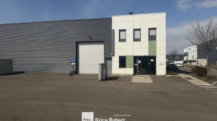 A louer - Local d'activit&eacute;s ind&eacute;pendant avec porte sectionnelle motoris&eacute;e et hauteur libre jusqu'&agrave; 6,5 m - Saint-Fons - Offre immobilière - Arthur Loyd