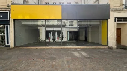 A LOUER - LOCAL COMMERCIAL D'EXCEPTION  EMPLACEMENT N°1  CENTRE-VILLE DE POITIERS (RUE GAMBETTA) - Offre immobilière - Arthur Loyd