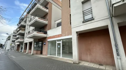 LOCAL COMMERCIAL à LOUER de 864.7 m² - Offre immobilière - Arthur Loyd