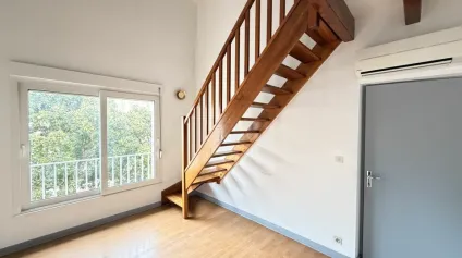 A LOUER BUREAU 73M2 POITIERS CENTRE VILLE AVEC PLACES DE STATIONNEMENT - Offre immobilière - Arthur Loyd