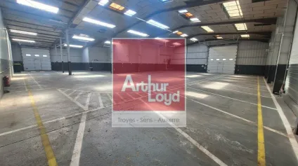 Local d'activité 870 m² à vendre  Site industriel stratégique à Auxerre avec dépôt + bureaux rénovés - Offre immobilière - Arthur Loyd