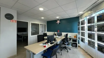 CHAMBRAY-LES-TOURS COMMERCE A LOUER 56 M² AVEC BOX EN SOUS SOL - Offre immobilière - Arthur Loyd