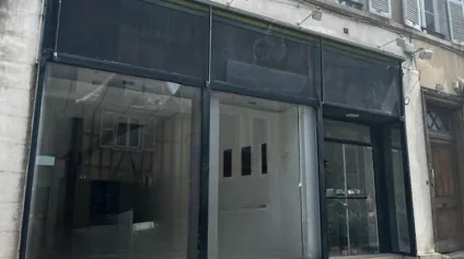 A VENDRE- LOCAL COMMERCIAL - BOURGES - Offre immobilière - Arthur Loyd