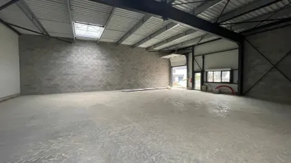 A VENDRE LOCAL D'ACTIVITE DE 315m² à SAINT-AVE - Offre immobilière - Arthur Loyd