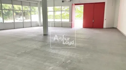 LOCAL D'ACTIVITE EN RDC A LOUER TIGERY - Offre immobilière - Arthur Loyd