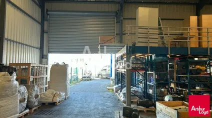 LA CHAUSSÉE SAINT VICTOR - VENTE LOCAL D'ACTIVITÉ DE 1 350 M² et TERRAIN DE 3 000 M² - ACCÈS A10 À 2 MN - Offre immobilière - Arthur Loyd