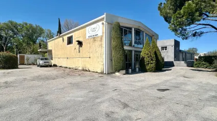 CO-EXCLUSIVITE - Bâtiment indépendant/laboratoire culinaire à VENDRE ou à LOUER sur le POLE D'ACTIVITE D'AIX EN PROVENCE - Offre immobilière - Arthur Loyd
