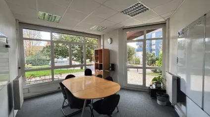 Bureaux à louer à Nantes rez de chaussée rénovés divisibles avec parkings - Offre immobilière - Arthur Loyd