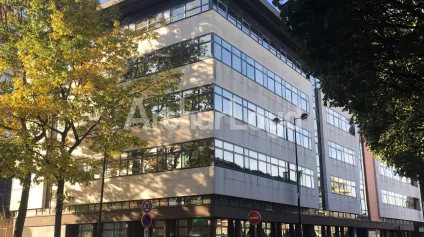 Bureaux à louer à Roubaix - Lumineux, fibrés, avec parkings, en Zone Franche Urbaine (ZFU) - Offre immobilière - Arthur Loyd