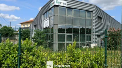 A louer - local d'activités - Hauteur libre 5 m - Saint-Genis-Laval - Offre immobilière - Arthur Loyd