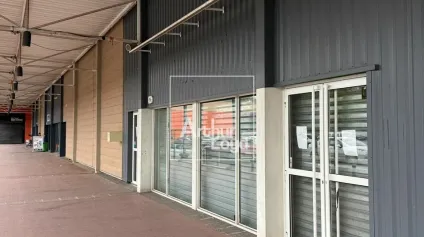 Local commercial spacieux disponible - Offre immobilière - Arthur Loyd