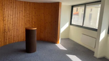 LA ROCHE-SUR-YON  BUREAU DE 91 M² - A LOUER - Offre immobilière - Arthur Loyd
