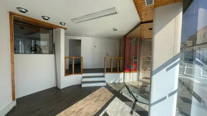 LA ROCHE-SUR-YON  LOCAL COMMERCIAL DE 75M² - A LOUER - Offre immobilière - Arthur Loyd