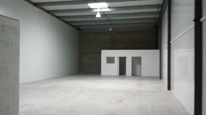 BALLAN MIRE LOCAL D'ACTIVITE ET STOCKAGE A LOUER 250 M² - Offre immobilière - Arthur Loyd