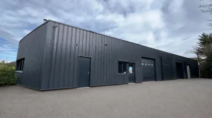 À VENDRE EN EXCLUSIVITÉ : Local d'activités NEUF 2025 d'environ 800 m² indépendant sur son terrain à AMPLEPUIS - Offre immobilière - Arthur Loyd