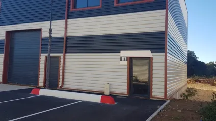 Entrepôt neuf avec parkings à louer / à vendre - Parc d'Activités du Plateau de Signes - Offre immobilière - Arthur Loyd