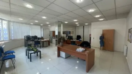 EN ANGLE DE RUE - LOCAL COMMERCIAL SITUÉ EN CENTRE VILLE D'UNE SUPERFICIE 113M2 - Offre immobilière - Arthur Loyd