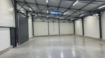 A LOUER BÂTIMENT D'ACTIVITÉ AVEC BUREAUX D'ACCOMPAGNEMENT - 280 M2 - BEAUVAIS <br /><br /> - Offre immobilière - Arthur Loyd