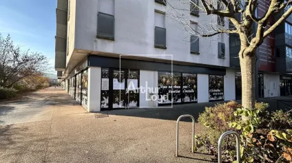Local commercial -Echirolles, Les Jardins de Médicis - 334m² - Offre immobilière - Arthur Loyd