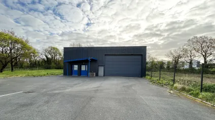 Local d’activité indépendant à louer à Rezé sur parcelle clôturée - Offre immobilière - Arthur Loyd