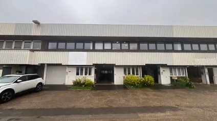 Locaux d'activité à louer aux Ulis ZA Courtabœuf bureaux équipés - Offre immobilière - Arthur Loyd