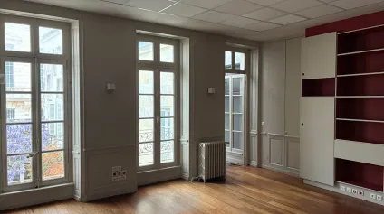 <br />A louer Bureaux La Rochelle 289.74 m²<br /> - Offre immobilière - Arthur Loyd