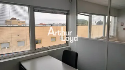 BUREAUX PMR A LOUER MIXANT OPEN SPACE ET BUREAUX CLOISONNES DE 170M² A VILLENEUVE LOUBET - Offre immobilière - Arthur Loyd