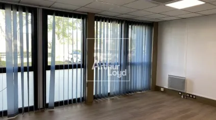 Bureaux à louer- MOISSY-CRAMAYEL - Offre immobilière - Arthur Loyd