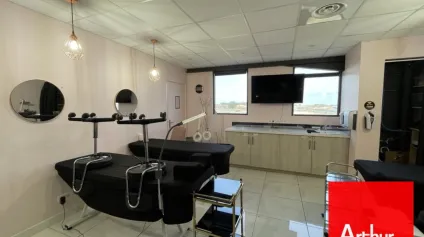 BUREAUX RECENTS A LOUER 400 M2 - MAUGUIO FREJORGUES EST - Offre immobilière - Arthur Loyd