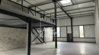 Local d activité à louer à Voreppe neuf accès autoroute parkings dédiés - Offre immobilière - Arthur Loyd